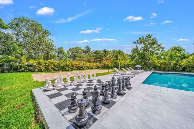 305 NW 124th St, North Miami, FL 33168