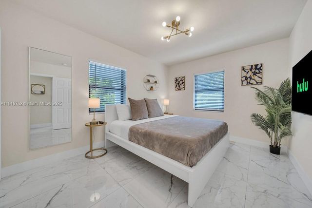 305 NW 124th St, North Miami, FL 33168