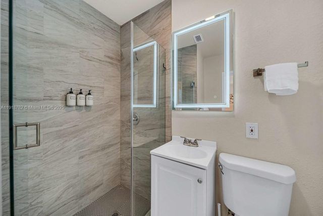 305 NW 124th St, North Miami, FL 33168