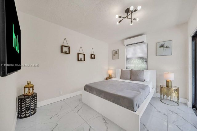 305 NW 124th St, North Miami, FL 33168