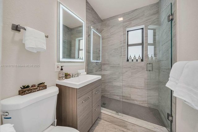 305 NW 124th St, North Miami, FL 33168