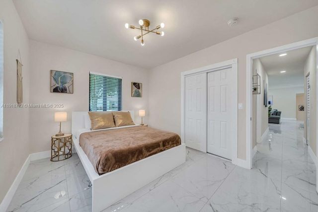 305 NW 124th St, North Miami, FL 33168