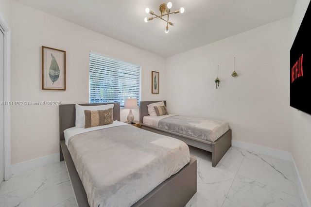 305 NW 124th St, North Miami, FL 33168