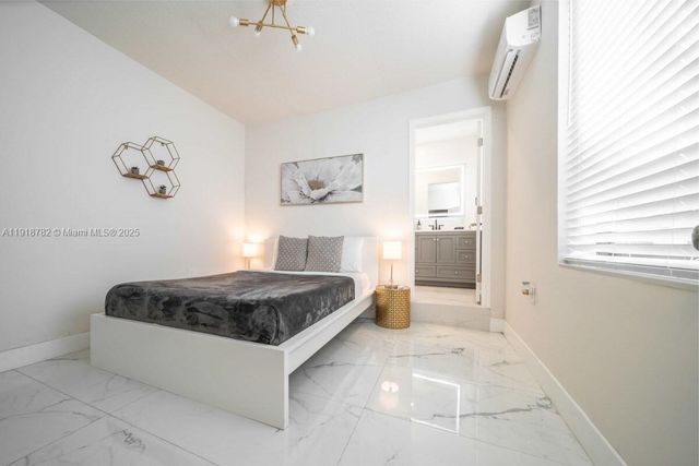 305 NW 124th St, North Miami, FL 33168