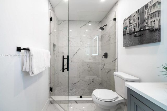 305 NW 124th St, North Miami, FL 33168