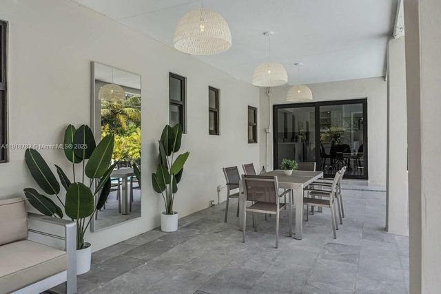 305 NW 124th St, North Miami, FL 33168