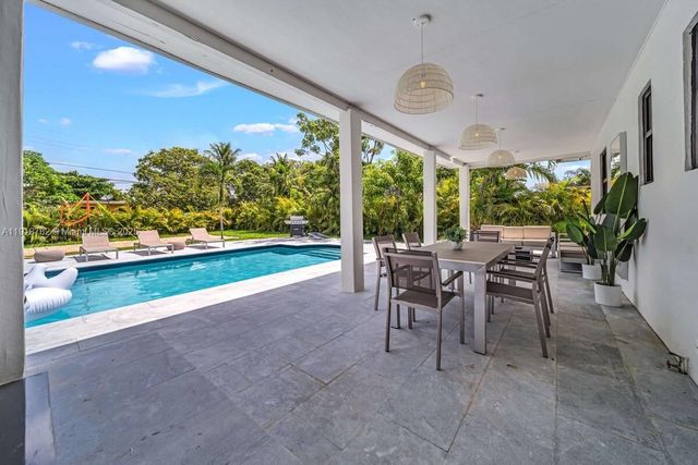 305 NW 124th St, North Miami, FL 33168