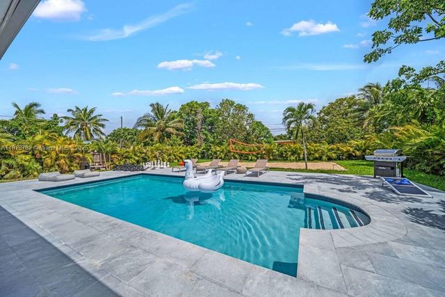 305 NW 124th St, North Miami, FL 33168