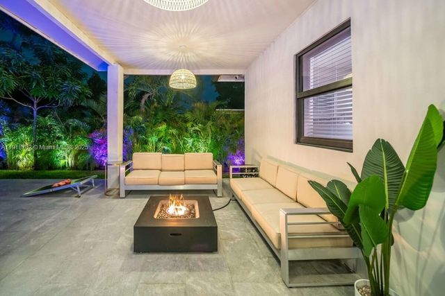 305 NW 124th St, North Miami, FL 33168