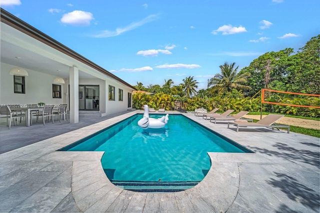 305 NW 124th St, North Miami, FL 33168