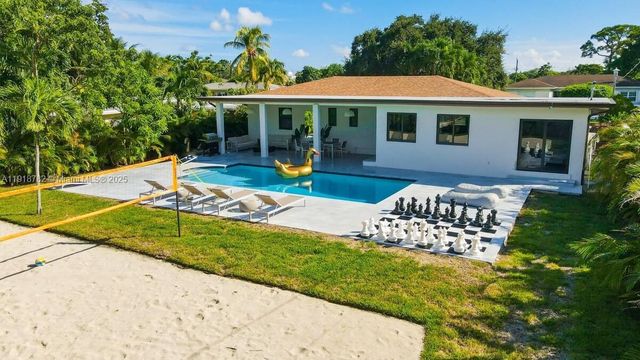 305 NW 124th St, North Miami, FL 33168