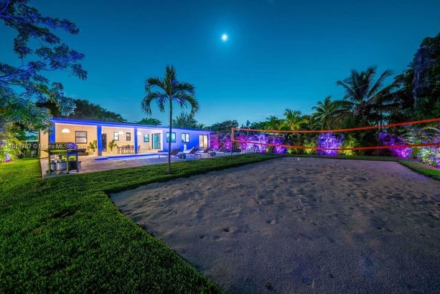 305 NW 124th St, North Miami, FL 33168