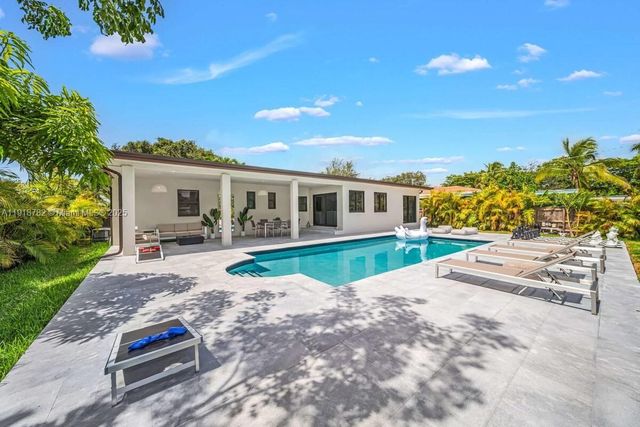 305 NW 124th St, North Miami, FL 33168