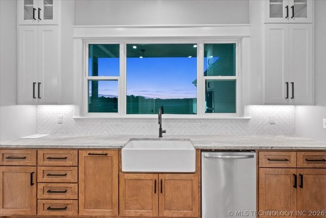 31820 E Two Socks Drive, Broken Arrow, OK 74014