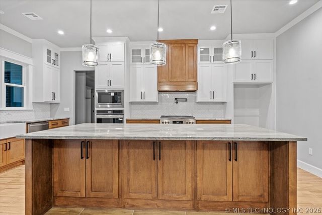 31820 E Two Socks Drive, Broken Arrow, OK 74014