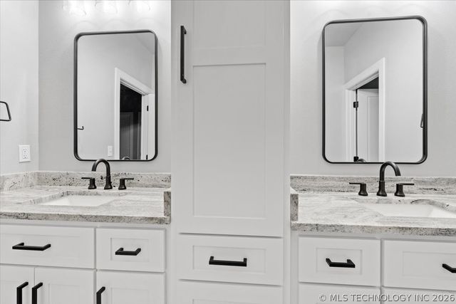 31820 E Two Socks Drive, Broken Arrow, OK 74014