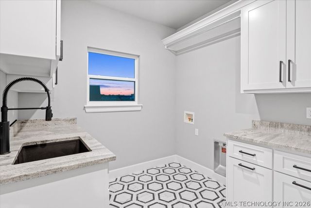 31820 E Two Socks Drive, Broken Arrow, OK 74014