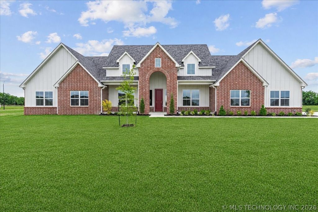 31820 E Two Socks Drive, Broken Arrow, OK 74014