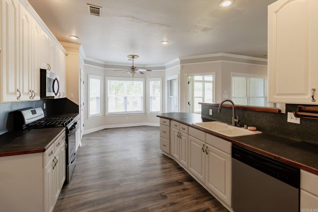 16 Lakeview Lane, Cabot, AR 72023