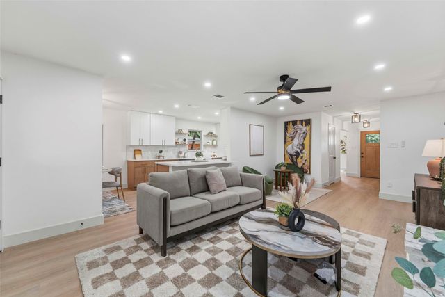 925 Fernwood Drive, Richardson, TX 75080
