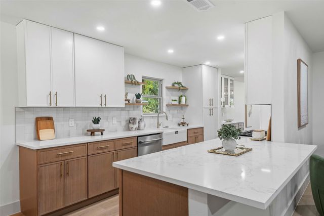 925 Fernwood Drive, Richardson, TX 75080