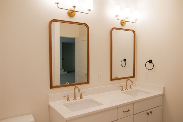 232 S Zinnia Court, West Des Moines, IA 50266