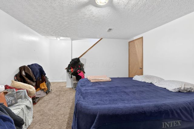 900 Pebblelane Drive, 57, Columbus, OH 43085