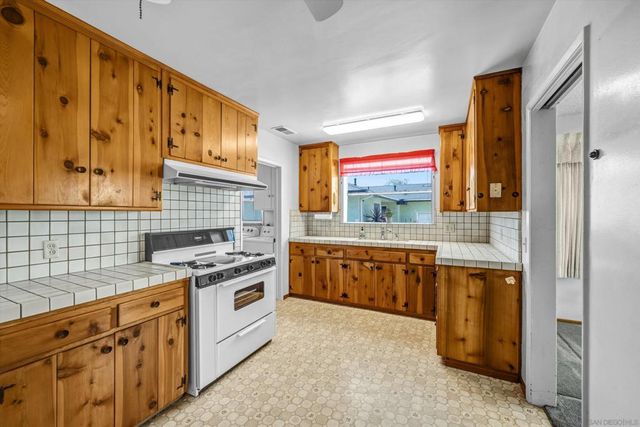 5533 Elgin Ave, San Diego, CA 92120