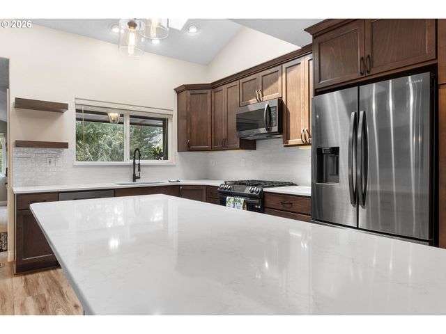 16300 Se ECKERT Ln, Damascus, OR 97089