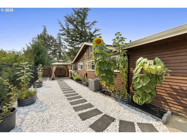 16300 Se ECKERT Ln, Damascus, OR 97089