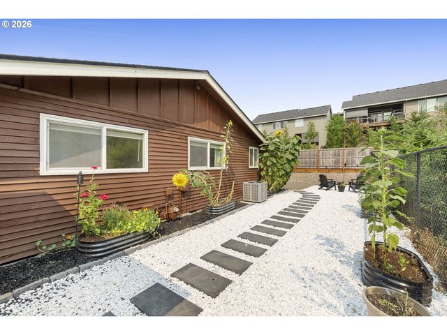 16300 Se ECKERT Ln, Damascus, OR 97089