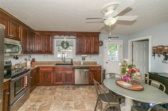 9052 Russet Ln, Mechanicsville, VA 23116