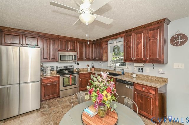 9052 Russet Ln, Mechanicsville, VA 23116