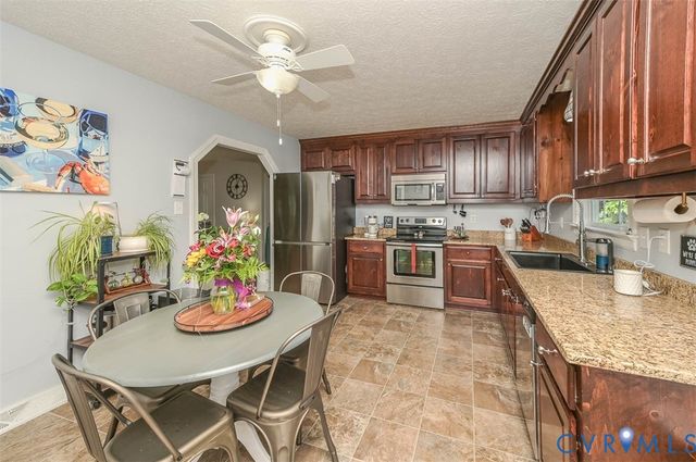 9052 Russet Ln, Mechanicsville, VA 23116