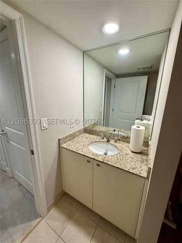 610 W Las Olas Blvd 913N, Fort Lauderdale, FL 33312