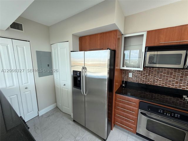 610 W Las Olas Blvd 913N, Fort Lauderdale, FL 33312