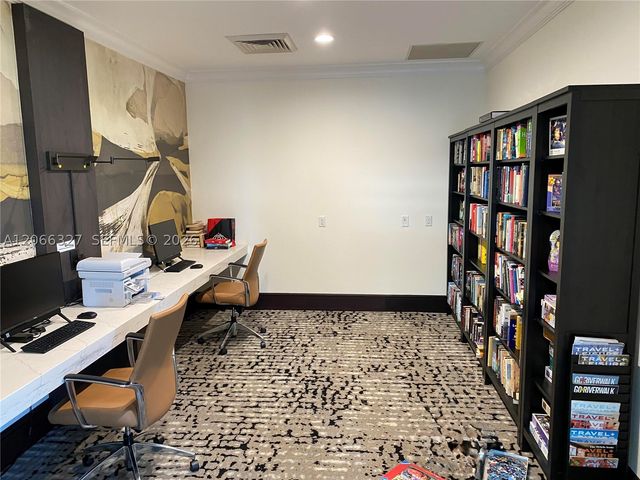 610 W Las Olas Blvd 913N, Fort Lauderdale, FL 33312