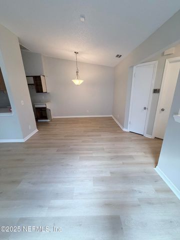 5826 LISKA Drive, Jacksonville, FL 32244