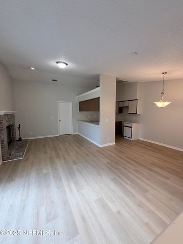 5826 LISKA Drive, Jacksonville, FL 32244