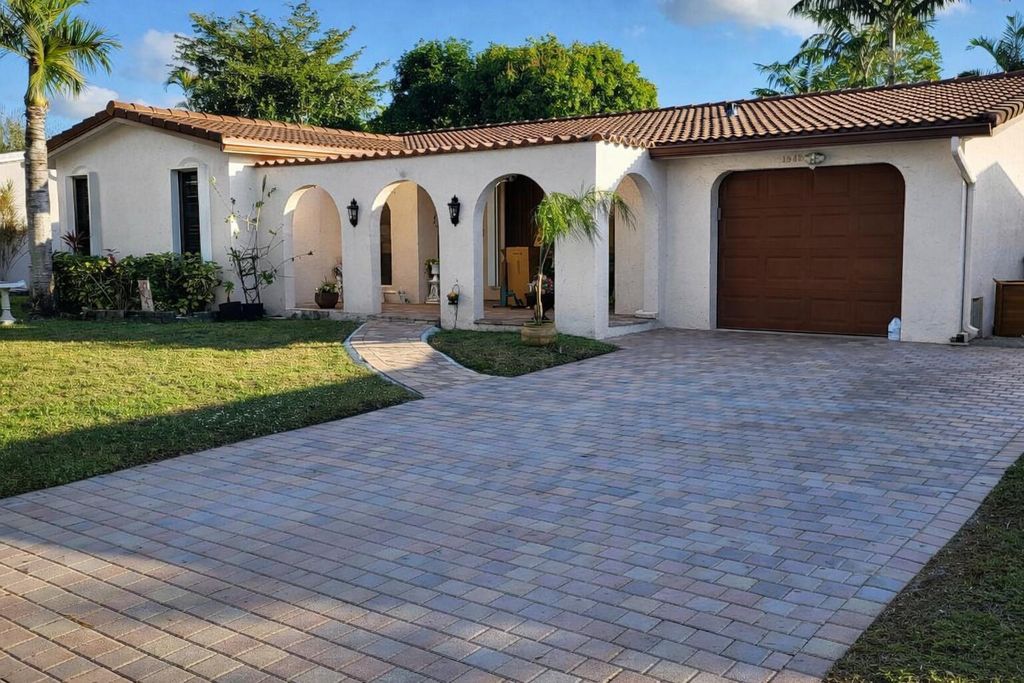 10478 NW 4th Street, Plantation, FL 33324