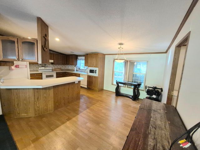 300 Snug Harbor TRL, Moneta, VA 24121