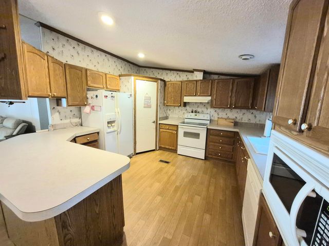 300 Snug Harbor TRL, Moneta, VA 24121