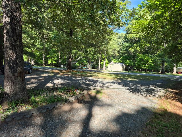 300 Snug Harbor TRL, Moneta, VA 24121