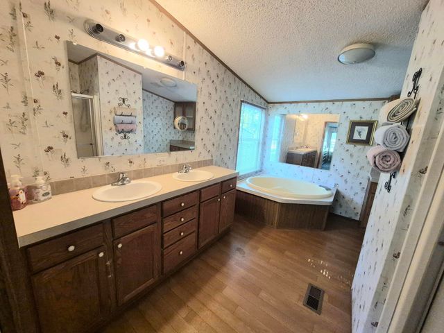 300 Snug Harbor TRL, Moneta, VA 24121