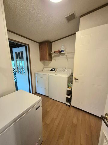 300 Snug Harbor TRL, Moneta, VA 24121