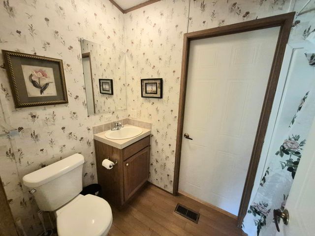 300 Snug Harbor TRL, Moneta, VA 24121