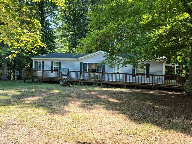 300 Snug Harbor TRL, Moneta, VA 24121
