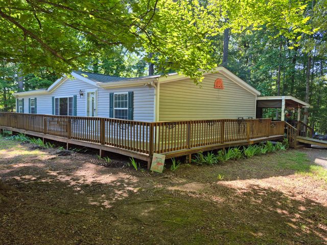 300 Snug Harbor TRL, Moneta, VA 24121