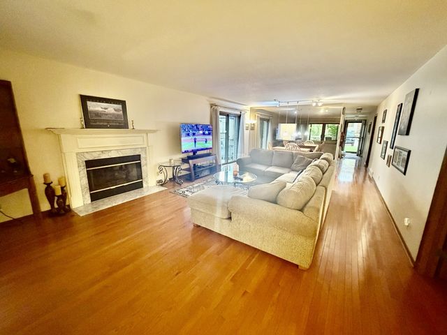 5904 36th Avenue Court, Moline, IL 61265