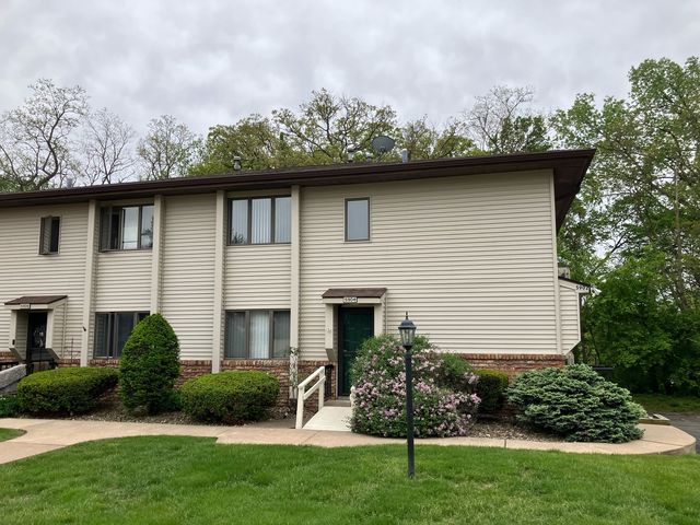 5904 36th Avenue Court, Moline, IL 61265